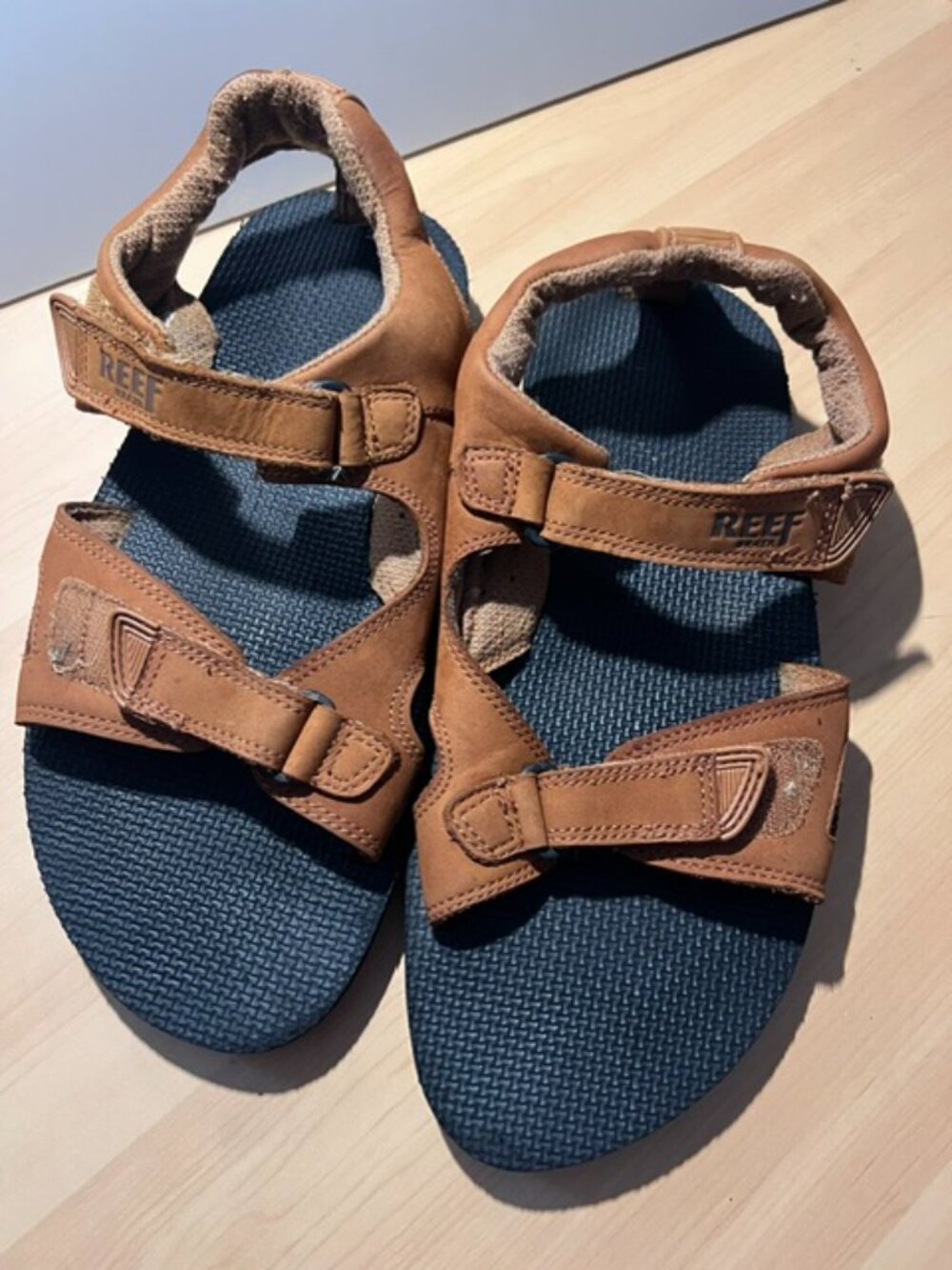 REEF Men's Leather Baja sandals Size 12‎ hook and loop bottle opener outsole